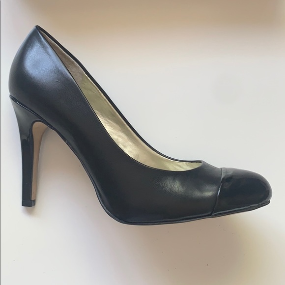 BNIB Tommy Hilfiger Black Pumps - Picture 3 of 3
